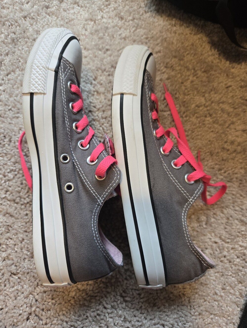 Converse  Low Top Sneakers - Gray with Hot Pink Details. Size 8 - Picture 5 of 7